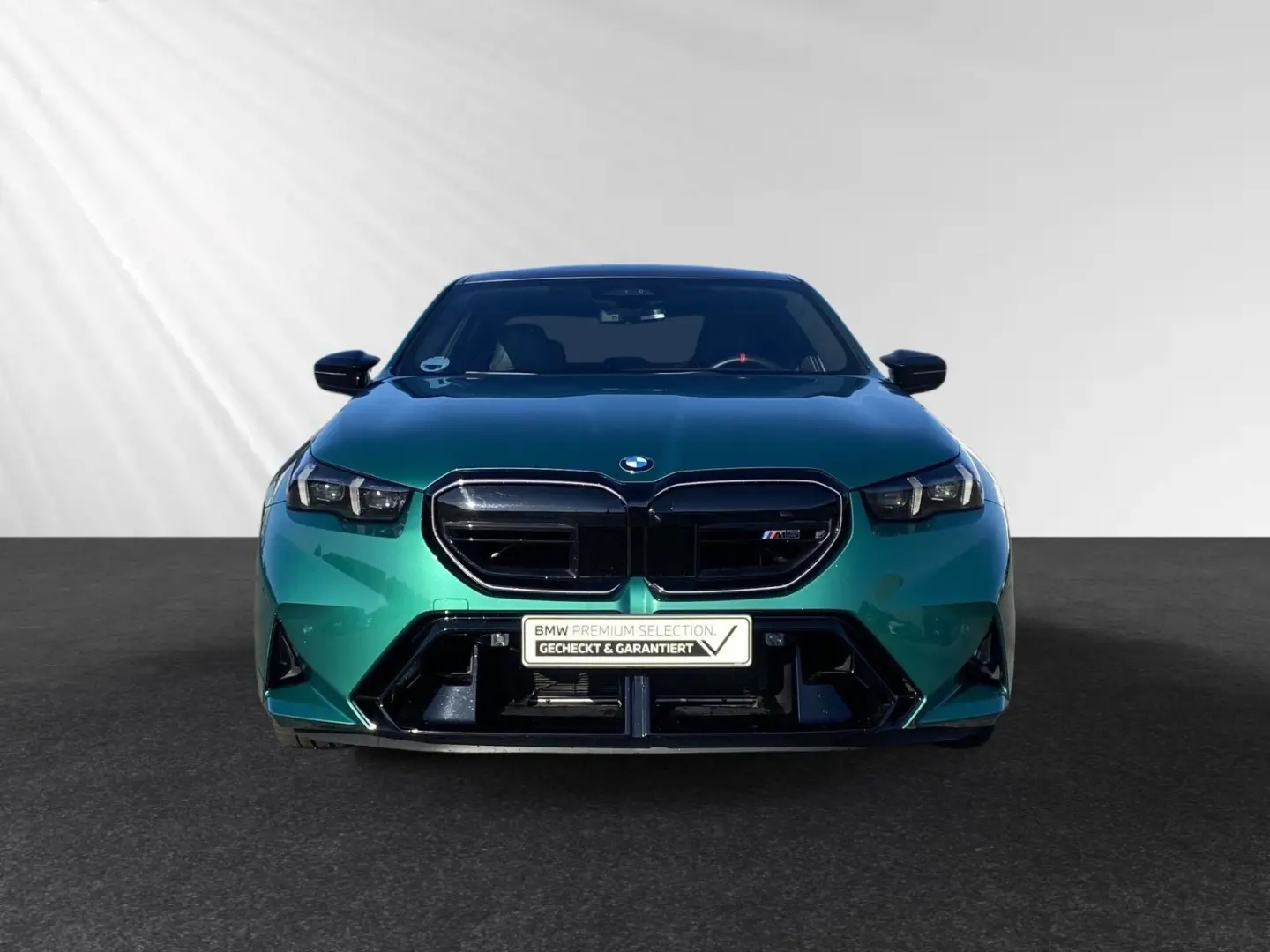 M5 Limousine MDriverPackage B&W