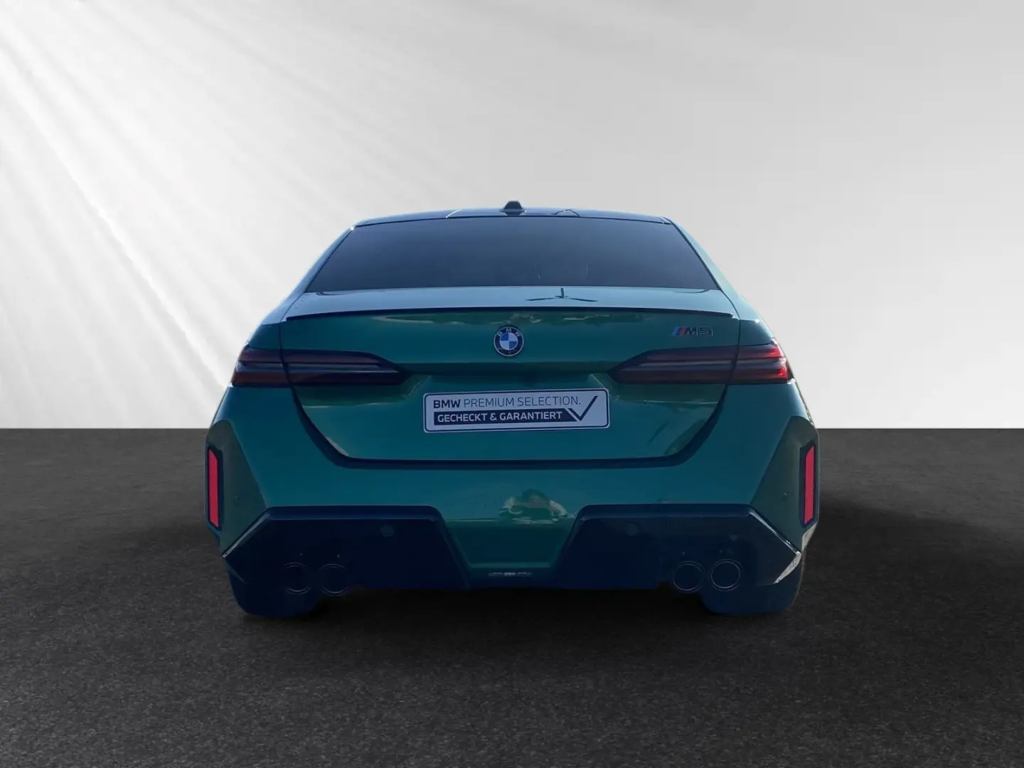 M5 Limousine MDriverPackage B&W