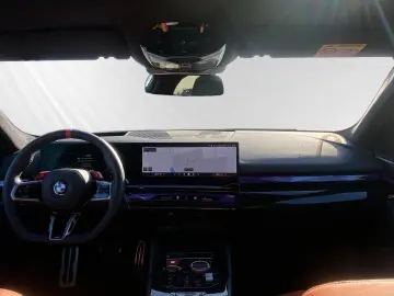 M5 Limousine MDriverPackage B&W