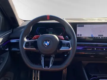 M5 Limousine MDriverPackage B&W