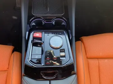 M5 Limousine MDriverPackage B&W