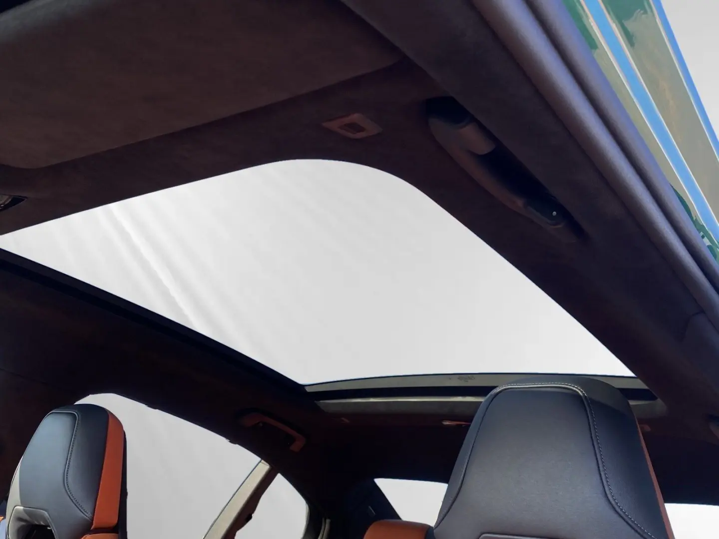 M5 Limousine MDriverPackage B&W