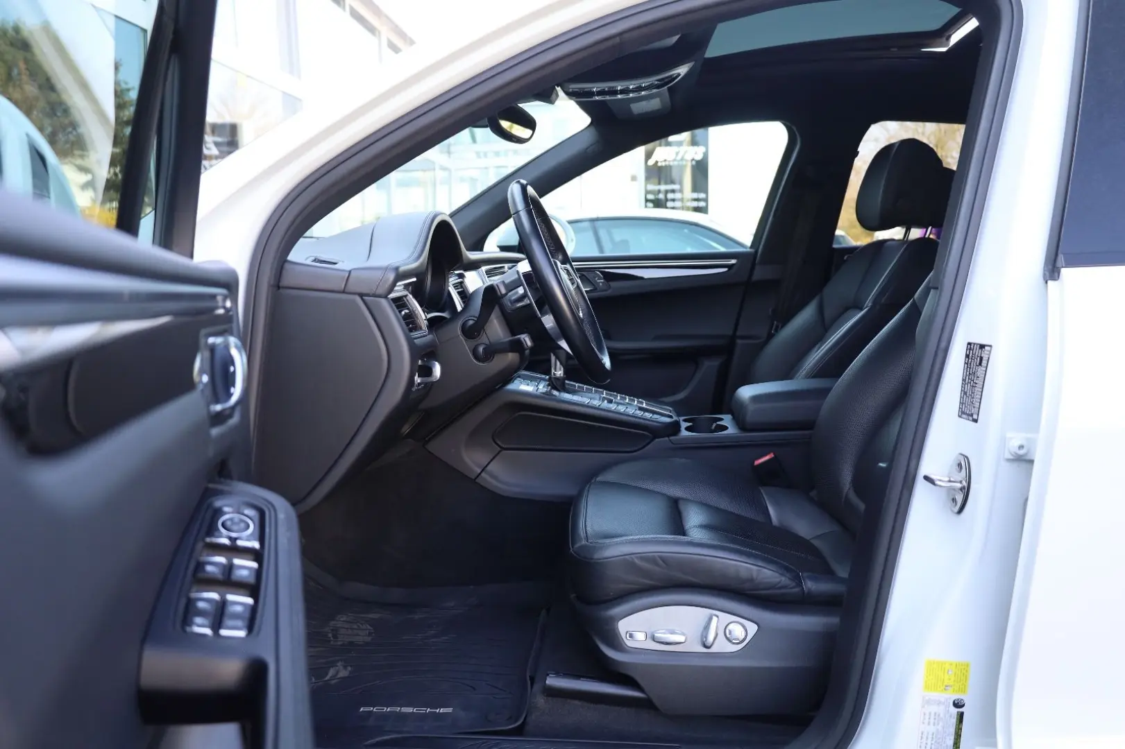 Macan 2.0 AWD AIRMATIC BOSÉ PANO 4xSHZ SBL R20