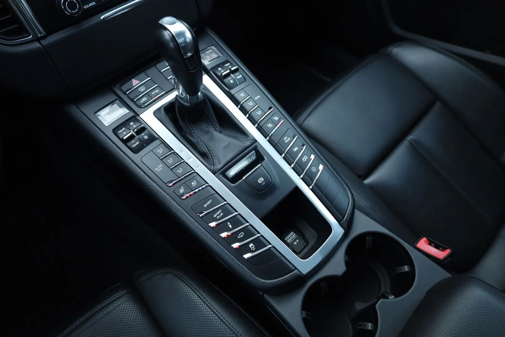 Macan 2.0 AWD AIRMATIC BOSÉ PANO 4xSHZ SBL R20