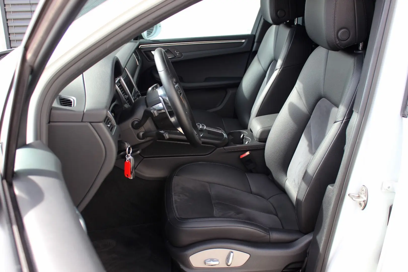 Macan 2.0 TFSI SPORTPAKET KAMERA AHK 20 ZOLL RS