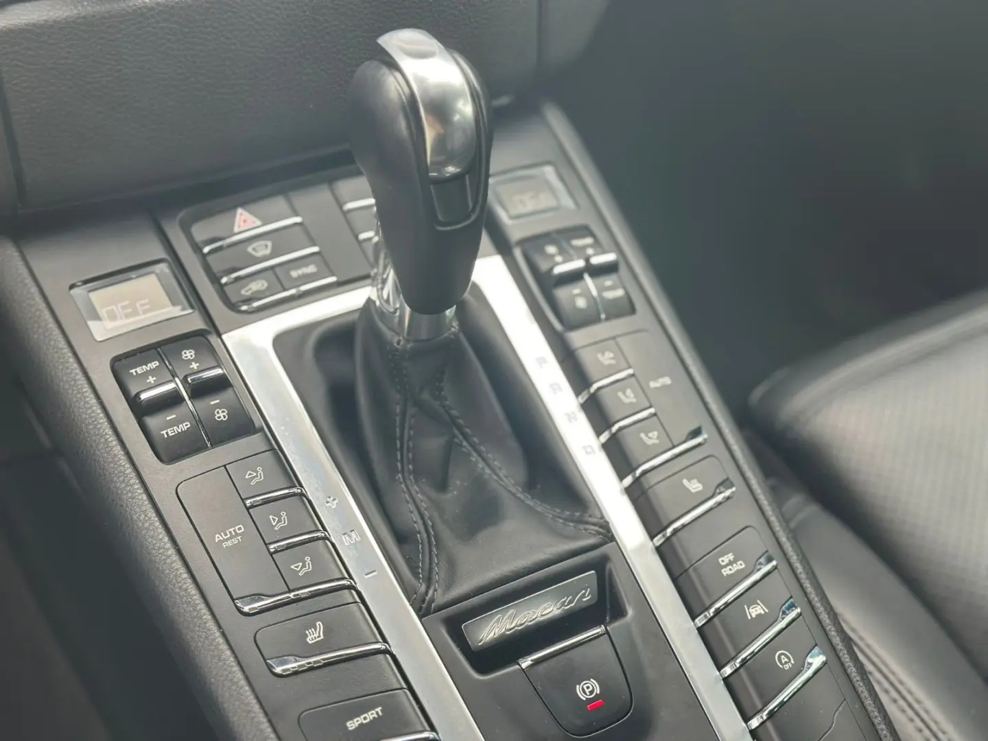 Macan MEMORY AHK 20  BI-XENON LEDER