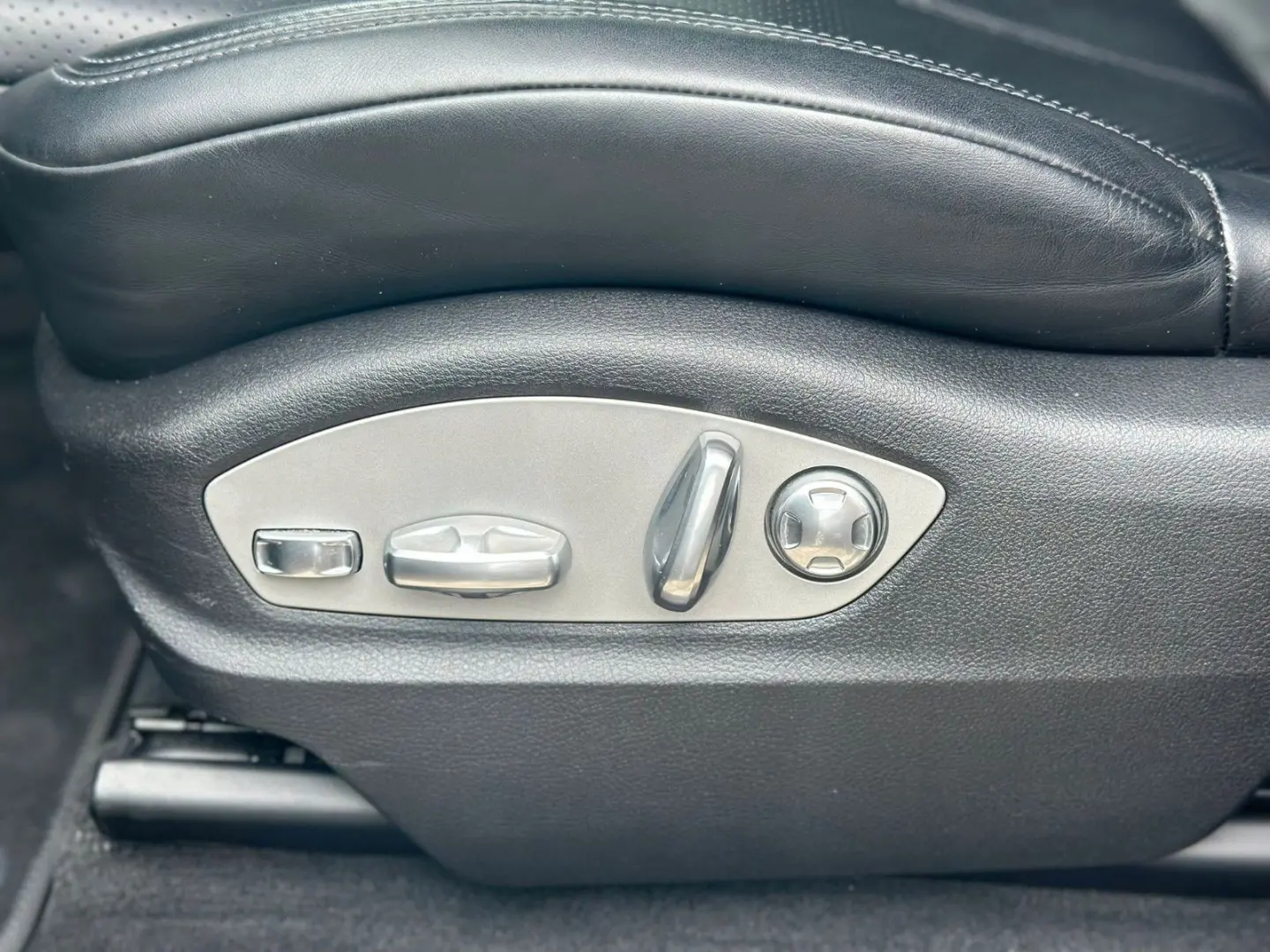 Macan MEMORY AHK 20  BI-XENON LEDER