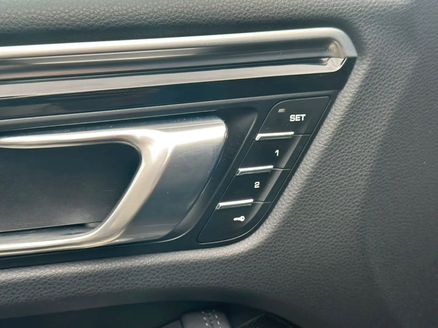 Macan MEMORY AHK 20  BI-XENON LEDER