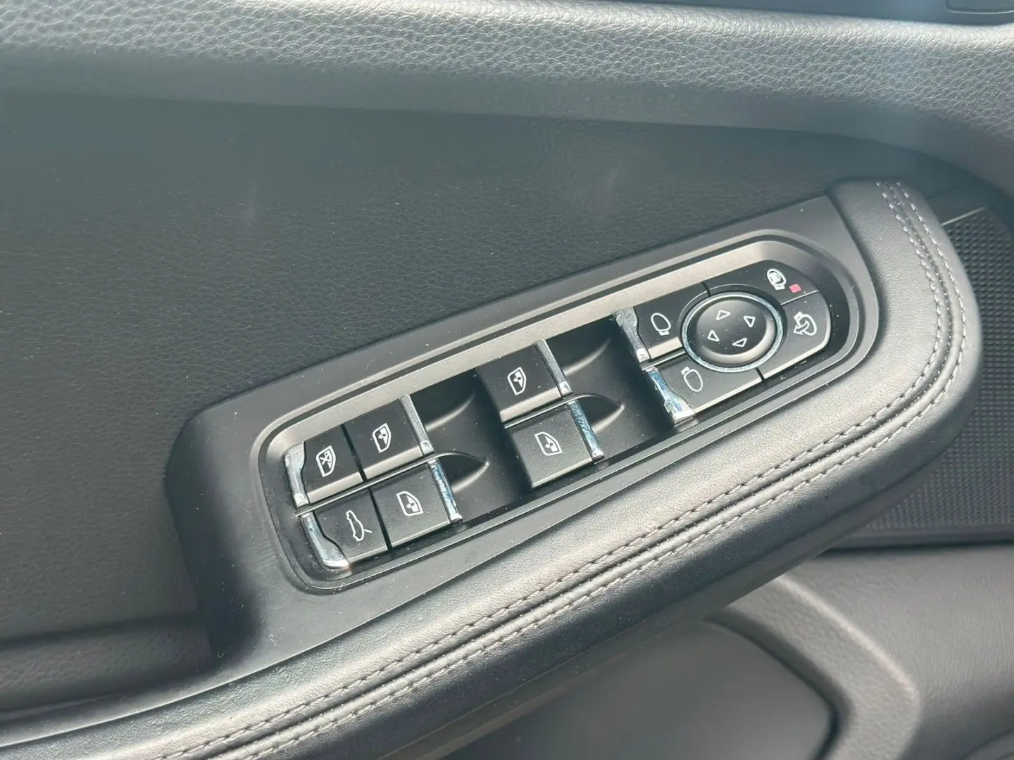 Macan MEMORY AHK 20  BI-XENON LEDER