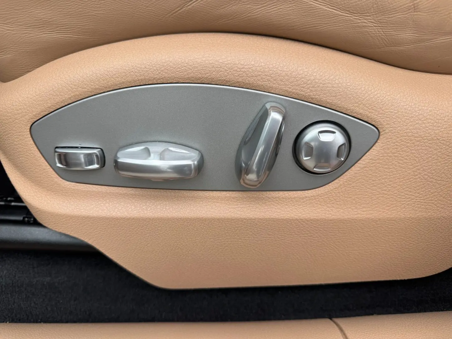 Macan  Neues Modell Facelift  DE  LED  Carplay