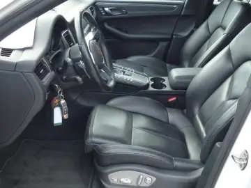 Macan 2.0 Panorama Navi Leder