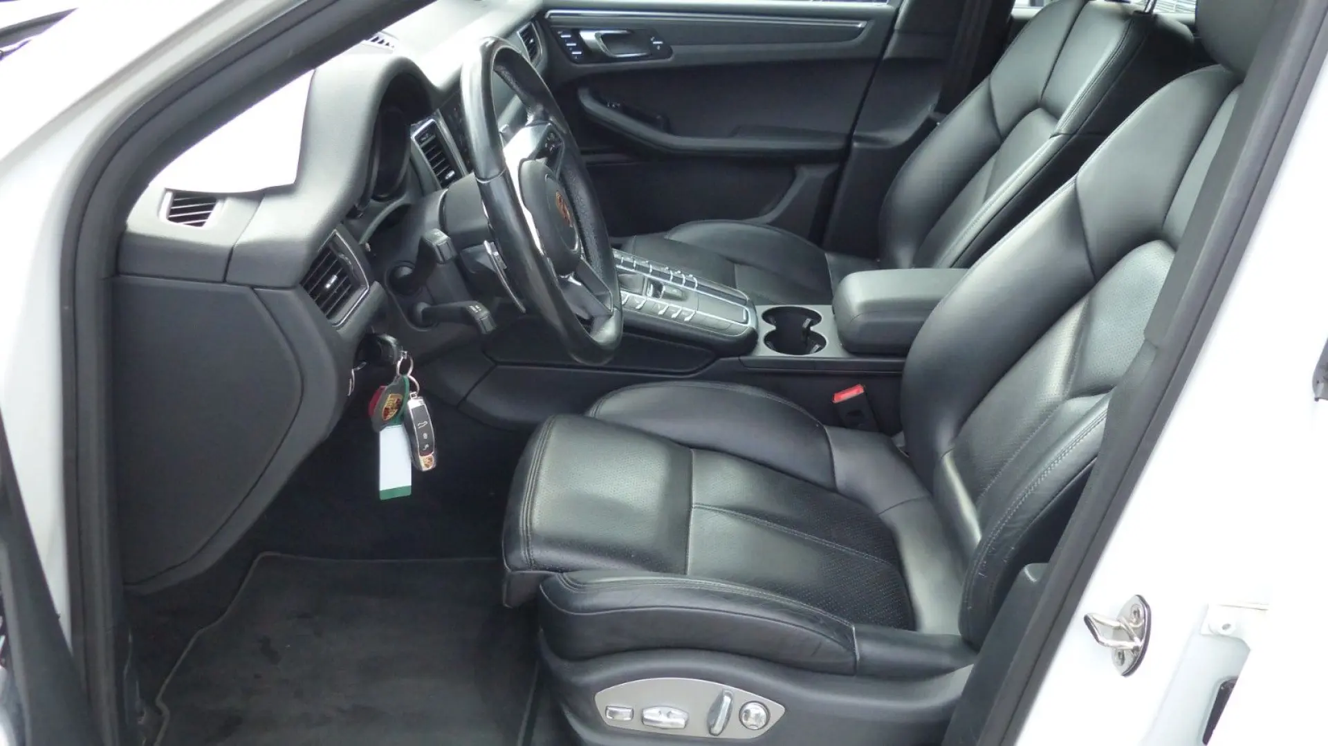 Macan 2.0 Panorama Navi Leder