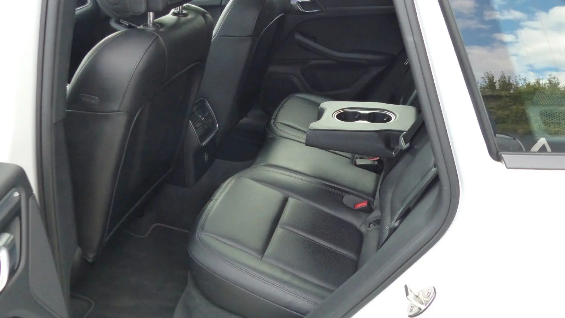 Macan 2.0 Panorama Navi Leder