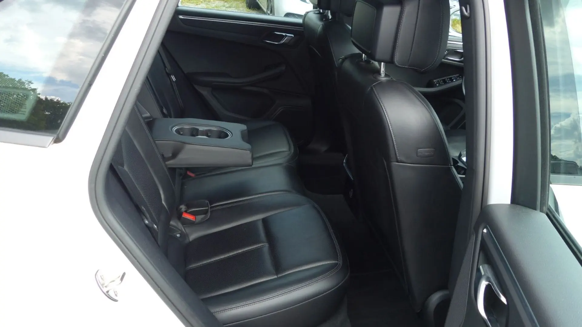 Macan 2.0 Panorama Navi Leder