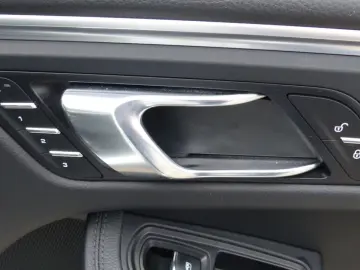 Macan 2.0 Panorama Navi Leder