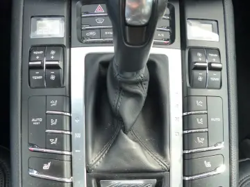 Macan 2.0 Panorama Navi Leder