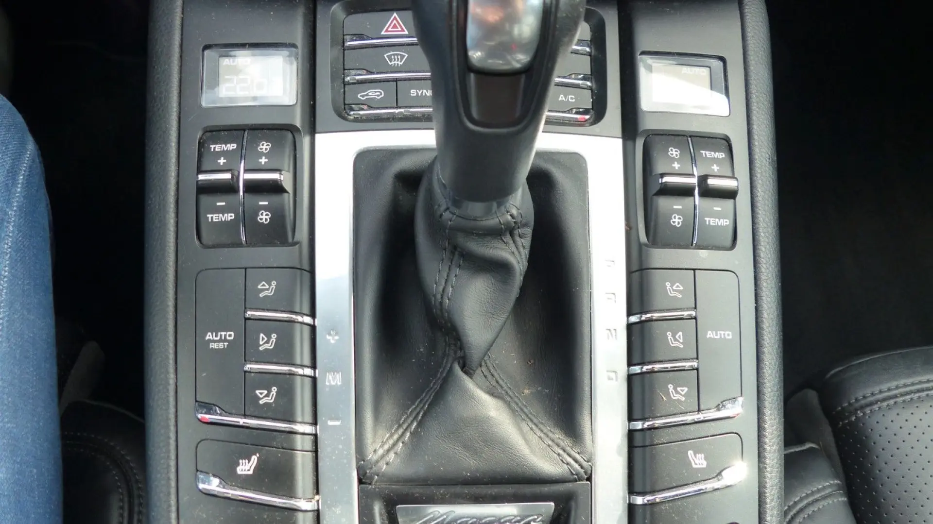 Macan 2.0 Panorama Navi Leder