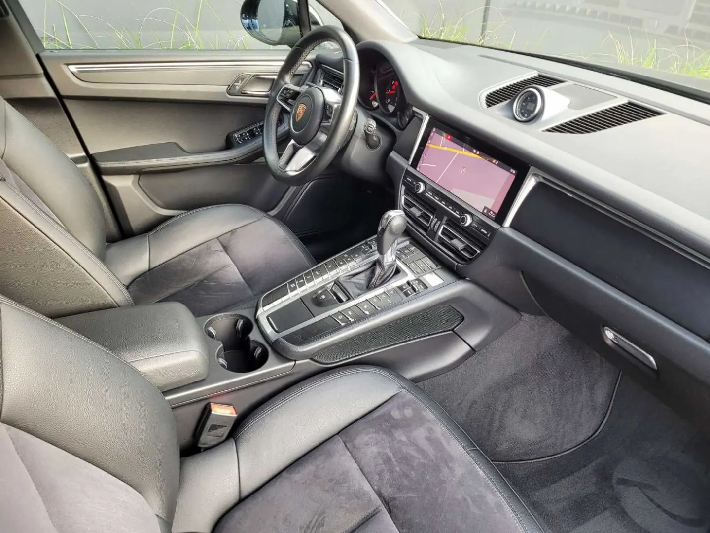 Macan PDK FACELIFT PANO DAK CAMERA  TREKHAAK BOS