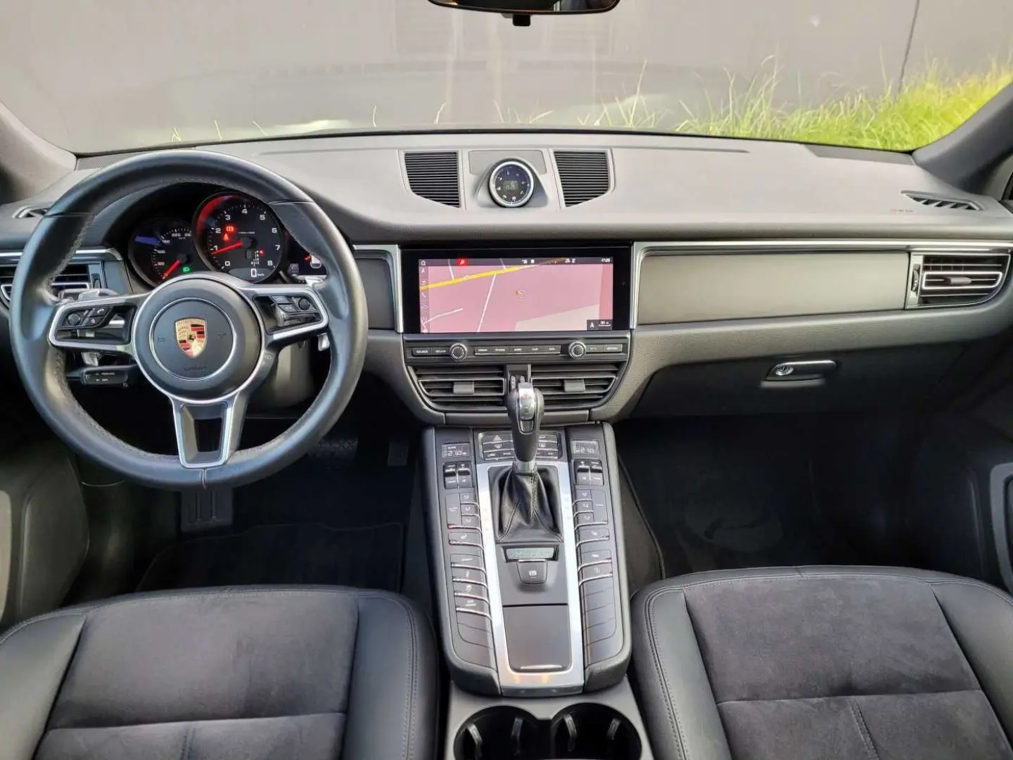 Macan PDK FACELIFT PANO DAK CAMERA  TREKHAAK BOS