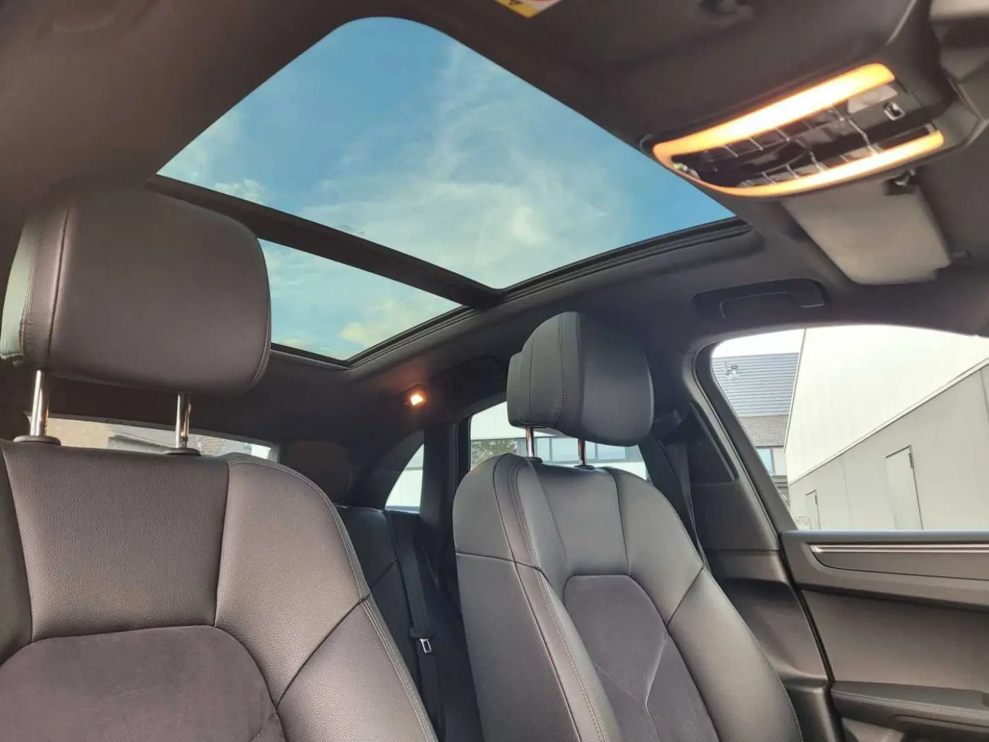 Macan PDK FACELIFT PANO DAK CAMERA  TREKHAAK BOS