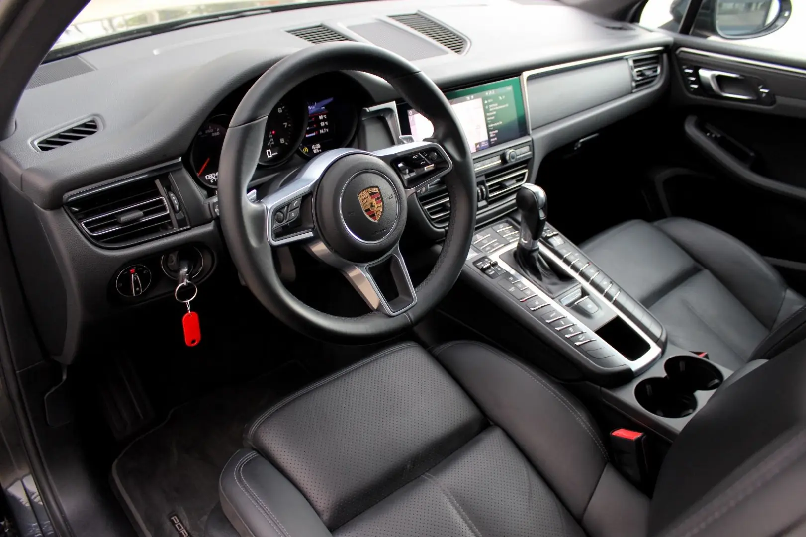 Macan 2.0 TFSI SPORTPAKET LED PANO 20 ZOLL 1.HD