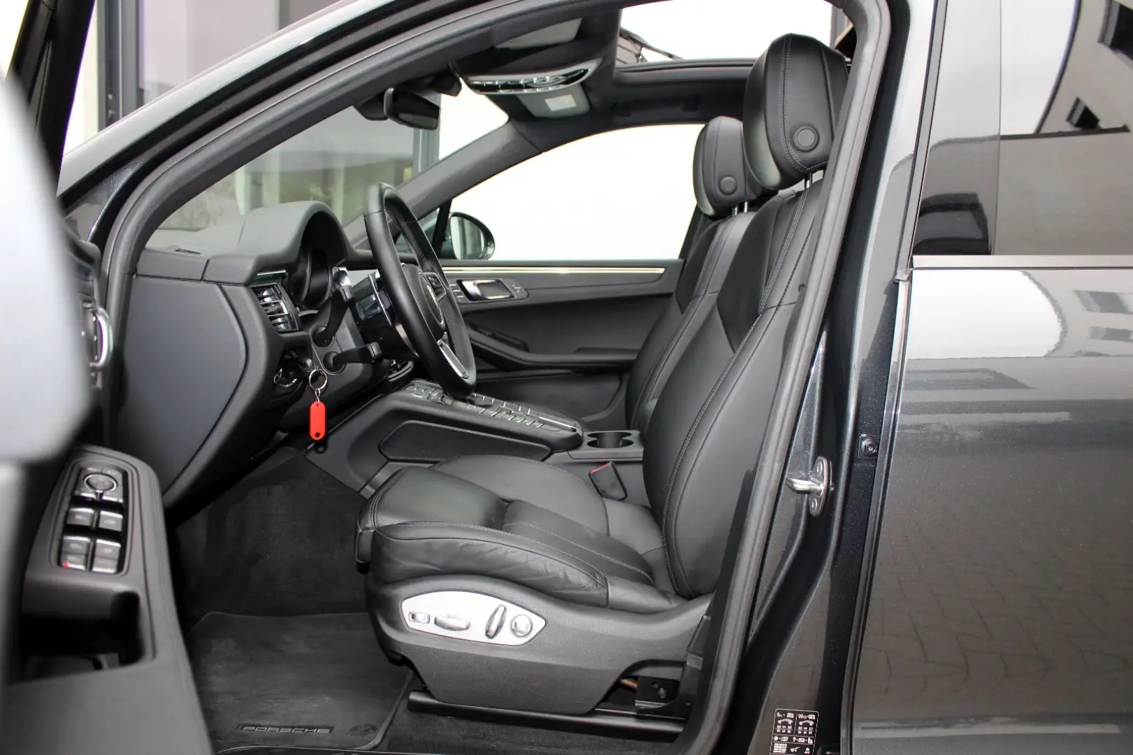 Macan 2.0 TFSI SPORTPAKET LED PANO 20 ZOLL 1.HD