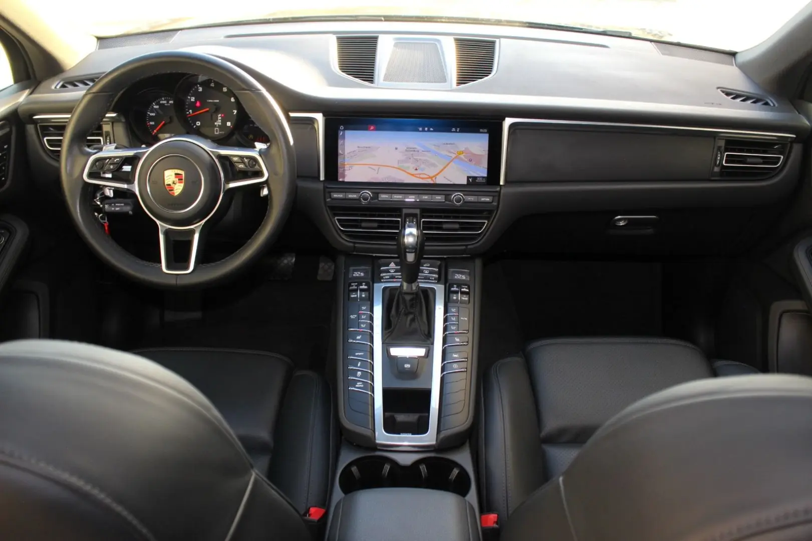 Macan 2.0 TFSI SPORTPAKET LED PANO 20 ZOLL 1.HD