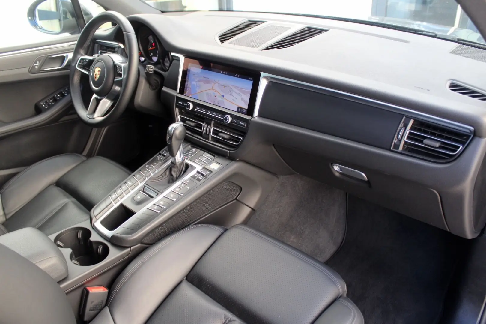 Macan 2.0 TFSI SPORTPAKET LED PANO 20 ZOLL 1.HD