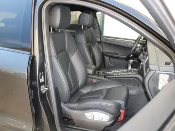 Macan 2.0 TFSI SPORTPAKET LED PANO 20 ZOLL 1.HD