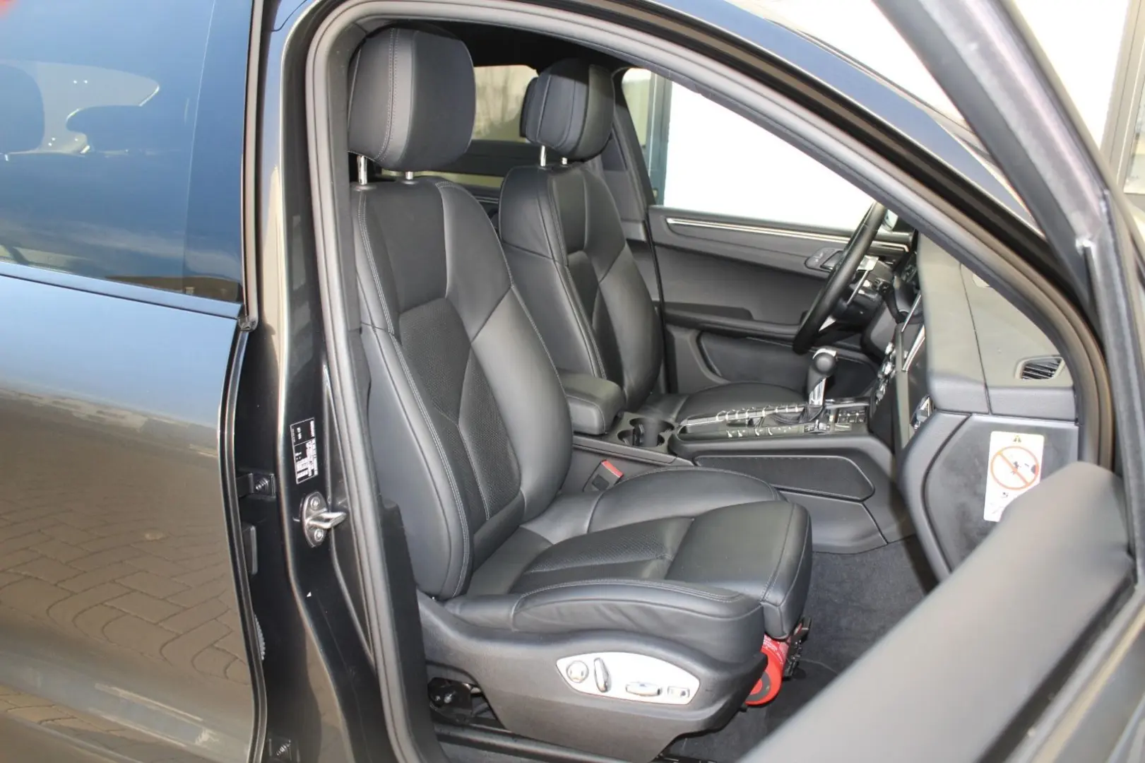 Macan 2.0 TFSI SPORTPAKET LED PANO 20 ZOLL 1.HD