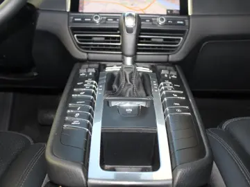 Macan 2.0 TFSI SPORTPAKET LED PANO 20 ZOLL 1.HD