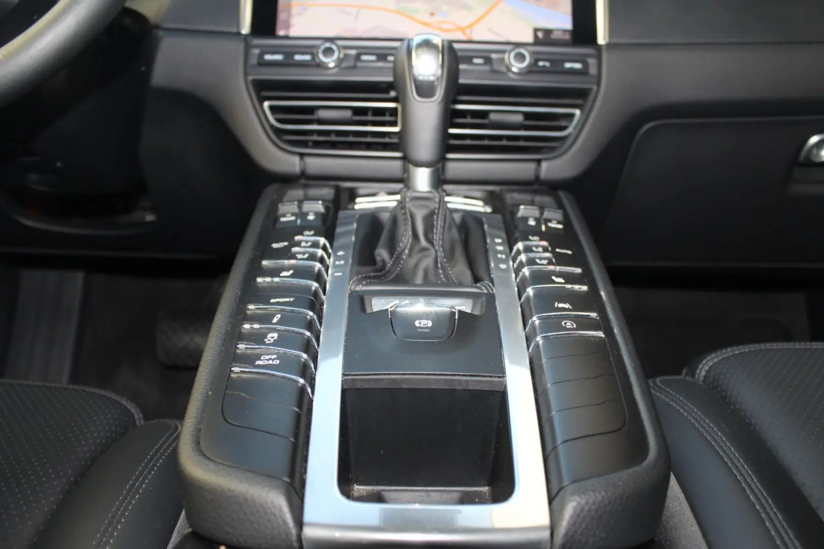 Macan 2.0 TFSI SPORTPAKET LED PANO 20 ZOLL 1.HD