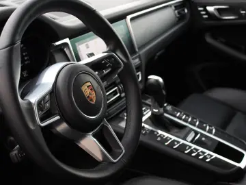 Macan 2.0 TFSI SPORTPAKET LED PANO 20 ZOLL 1.HD