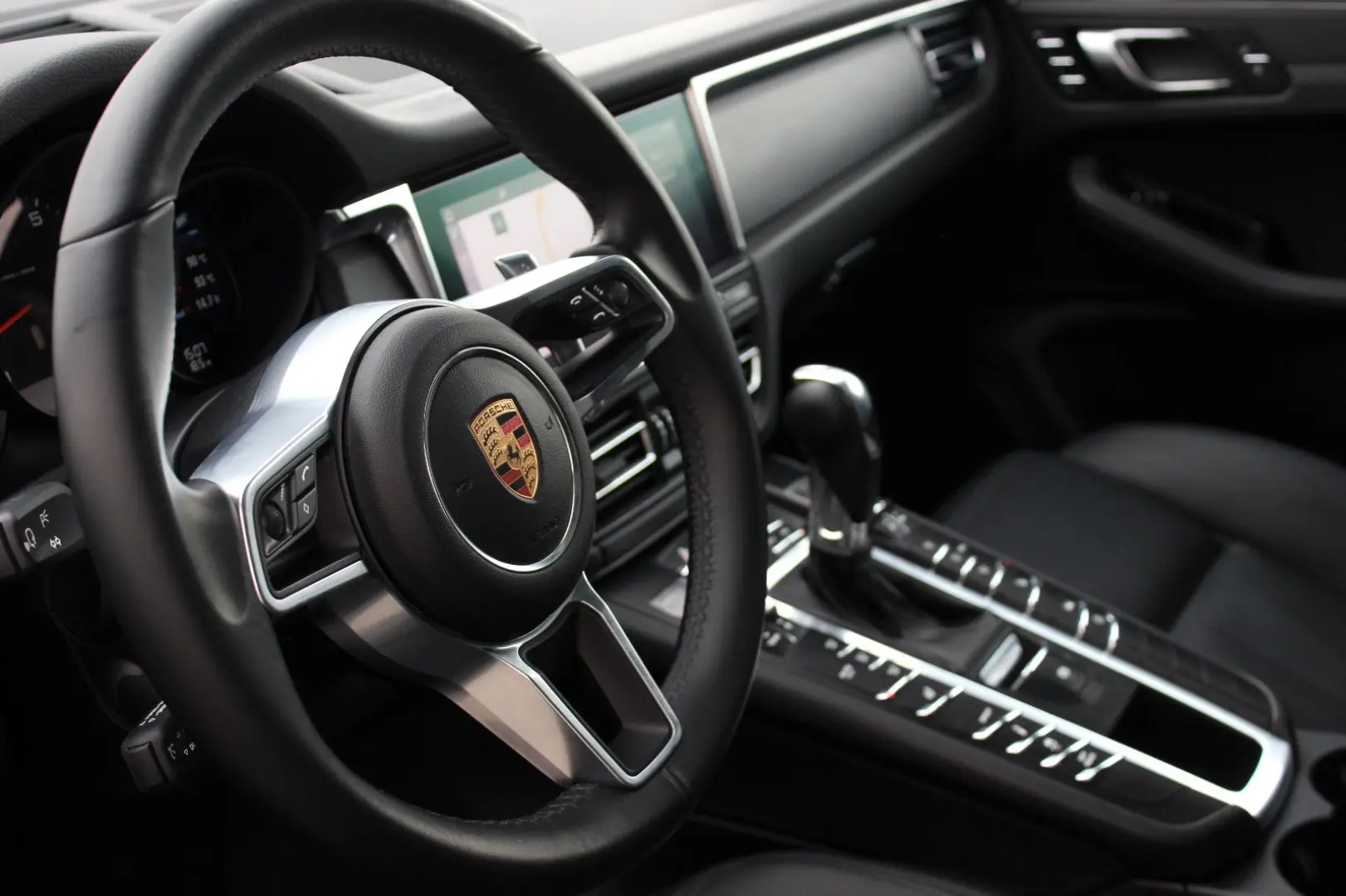 Macan 2.0 TFSI SPORTPAKET LED PANO 20 ZOLL 1.HD