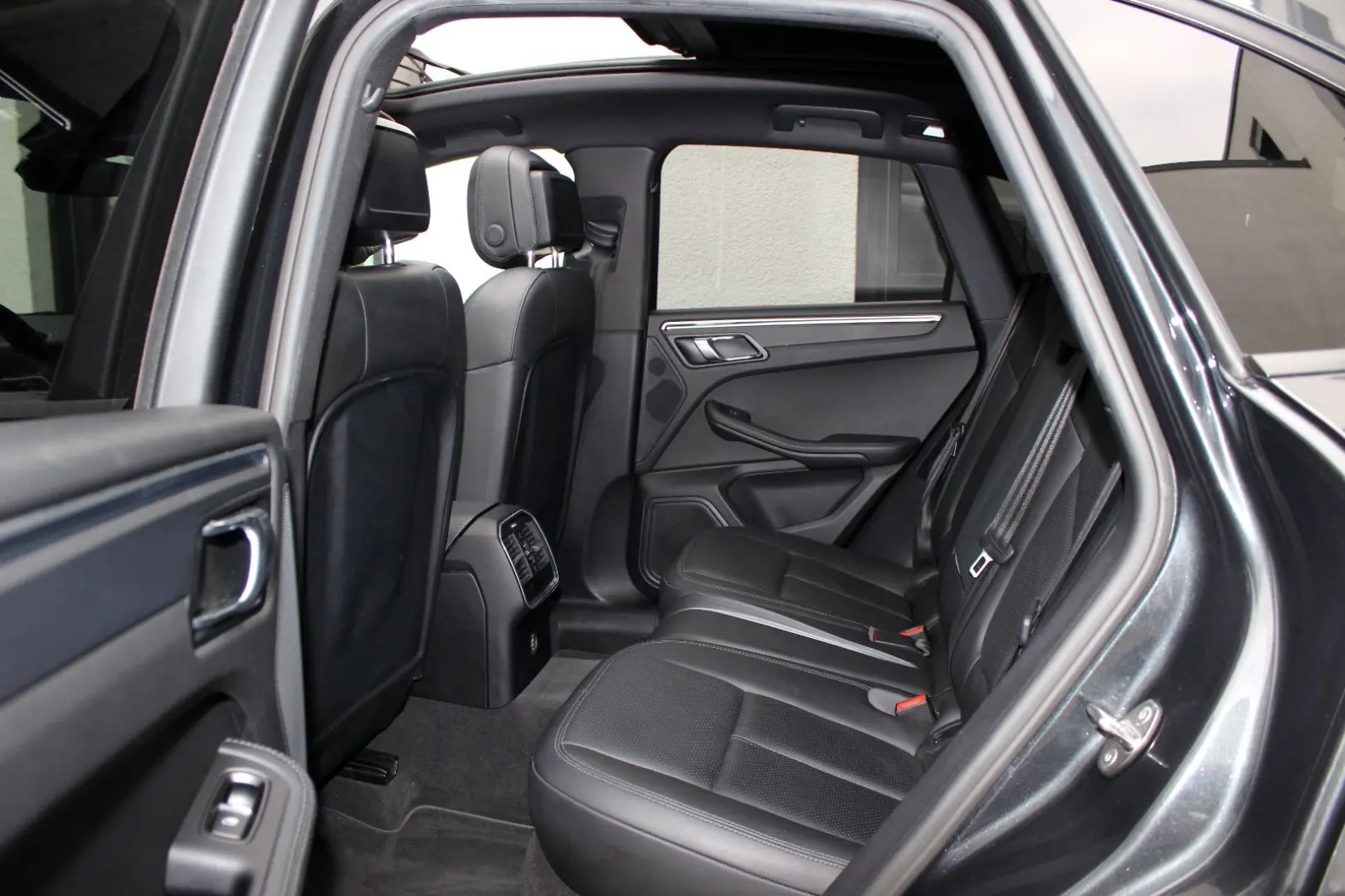 Macan 2.0 TFSI SPORTPAKET LED PANO 20 ZOLL 1.HD