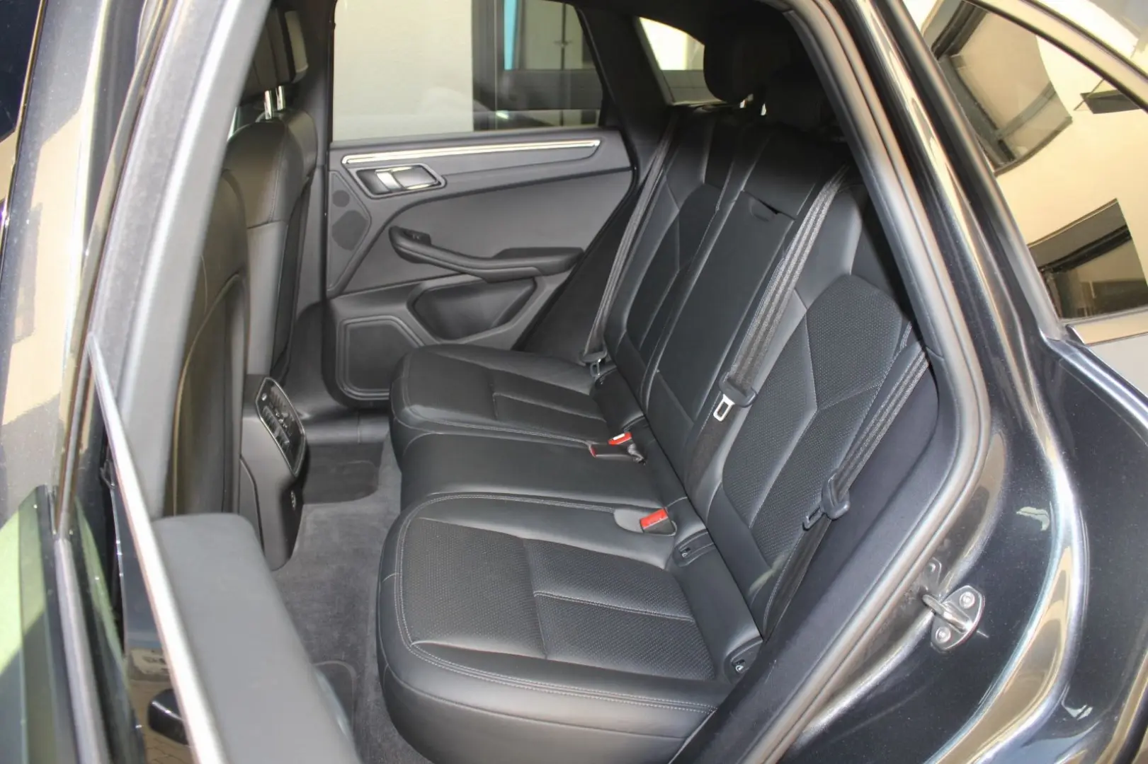 Macan 2.0 TFSI SPORTPAKET LED PANO 20 ZOLL 1.HD