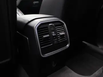 Macan 2.0 TFSI SPORTPAKET LED PANO 20 ZOLL 1.HD