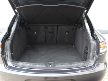 Macan 2.0 TFSI SPORTPAKET LED PANO 20 ZOLL 1.HD