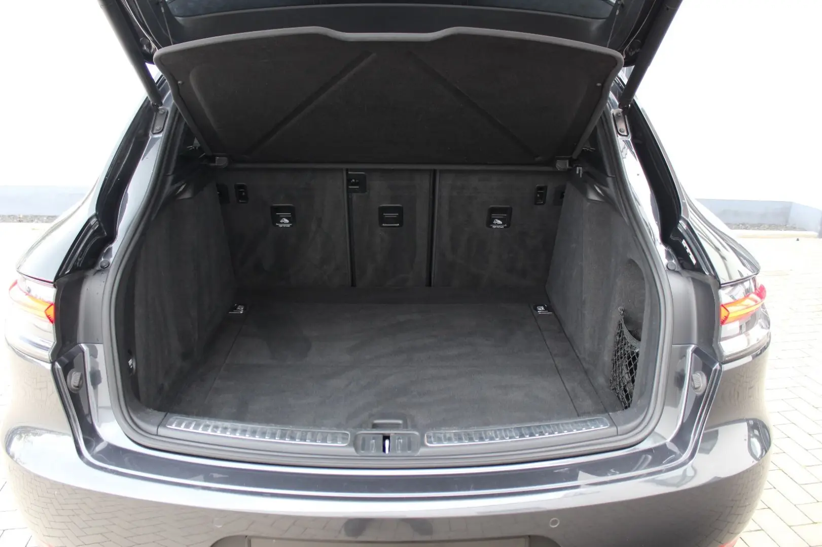 Macan 2.0 TFSI SPORTPAKET LED PANO 20 ZOLL 1.HD