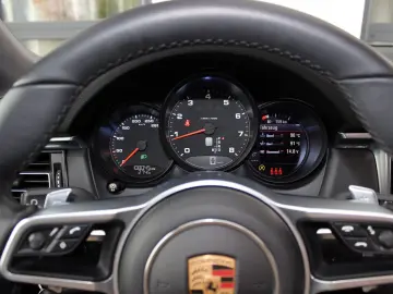 Macan 2.0 TFSI SPORTPAKET LED PANO 20 ZOLL 1.HD