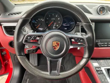 Macan GTS   1.Hand