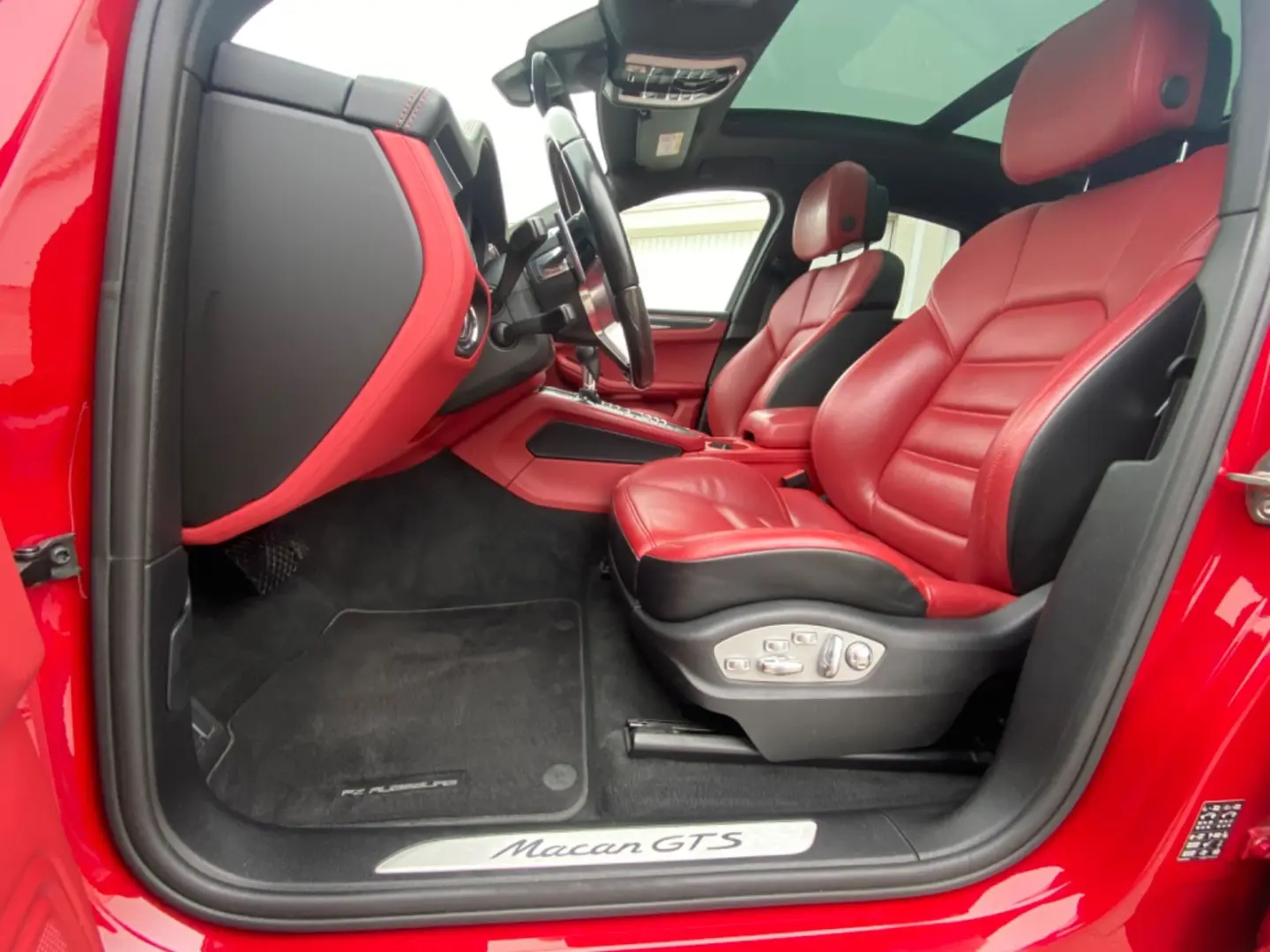Macan GTS   1.Hand