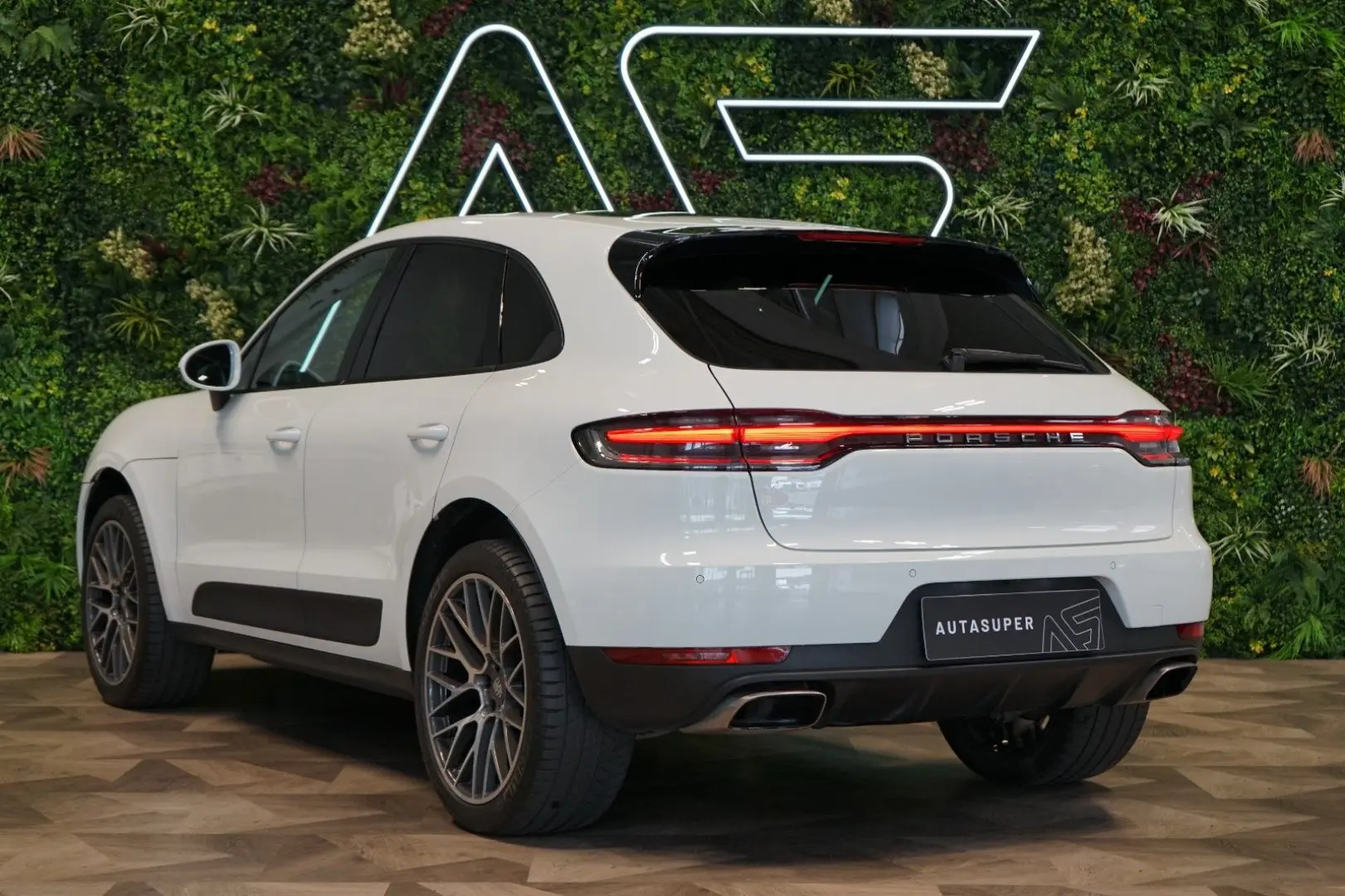 MACAN PANO CAMERA LED