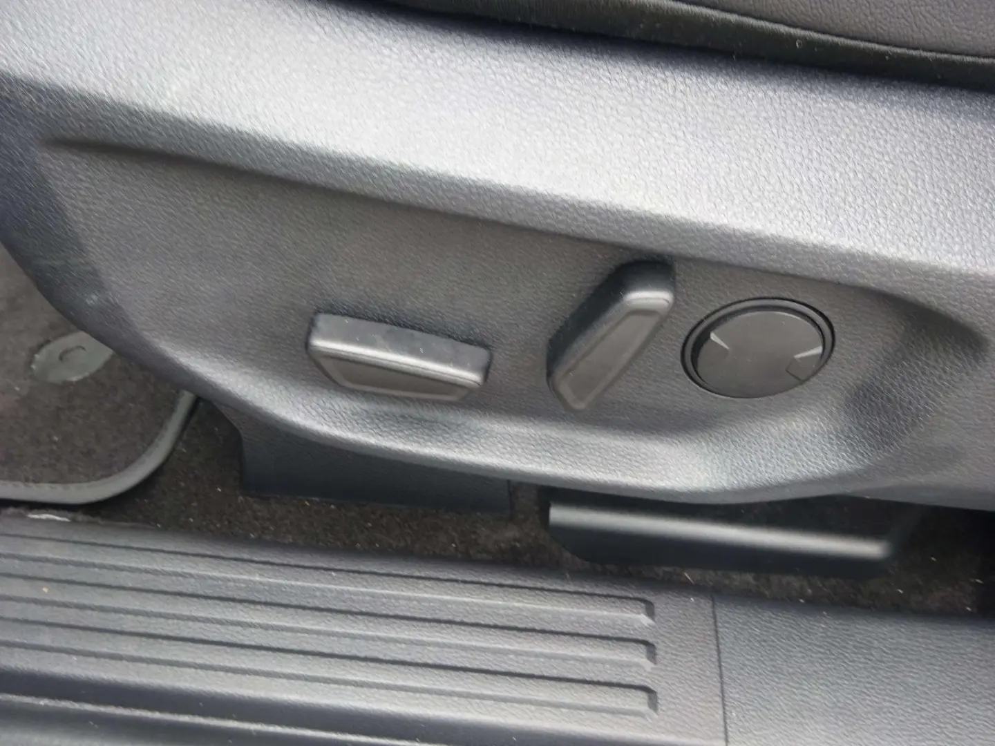 Ranger Wildtrak 4WD Doppelkabine AHK Laderaumrol