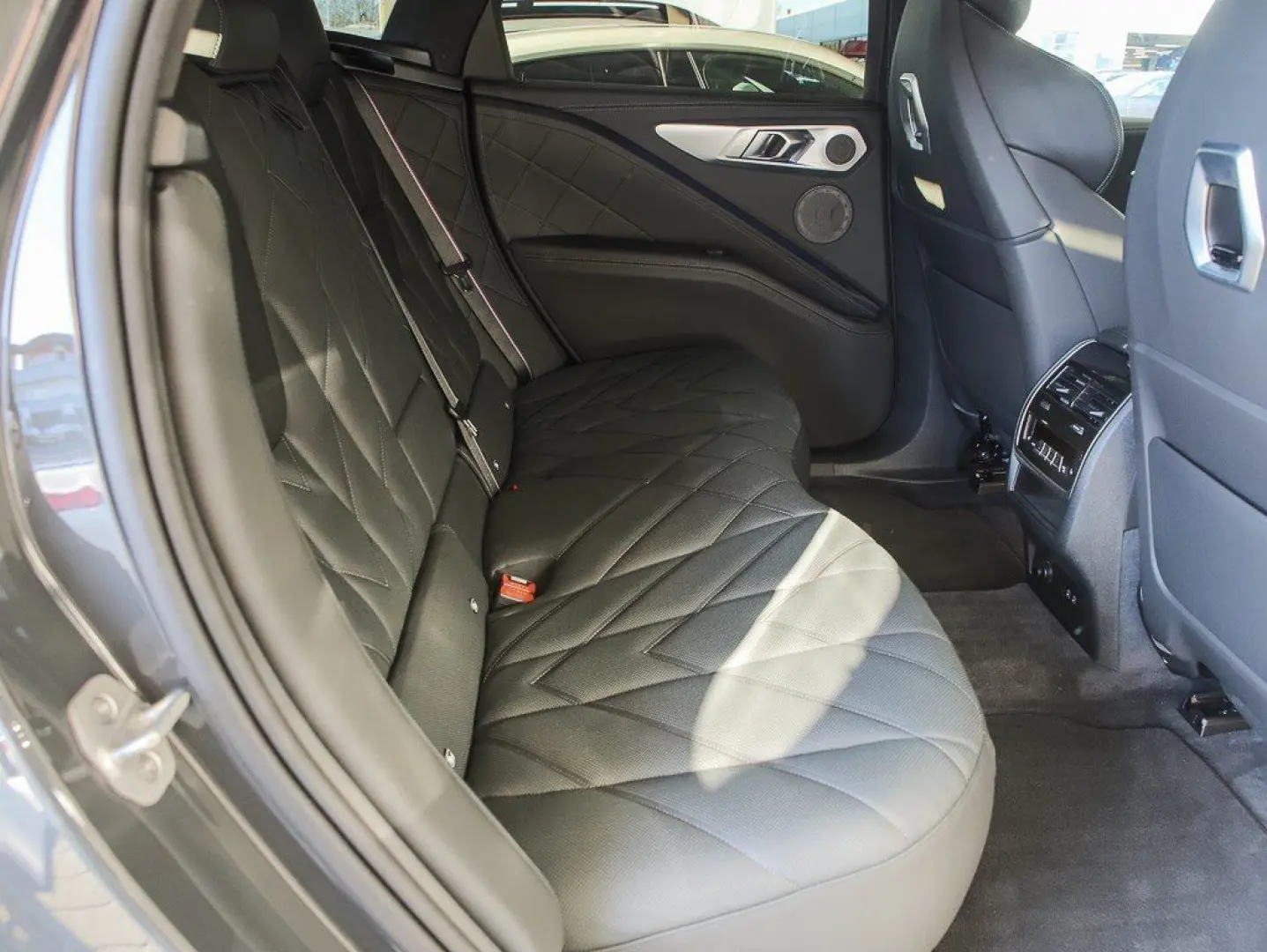 XM 23 Zoll M Fahrwerk Prof AHK Massage