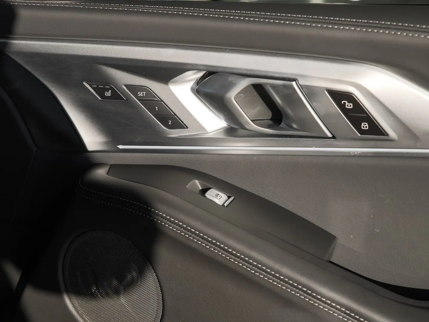 XM 23 Zoll M Fahrwerk Prof AHK Massage