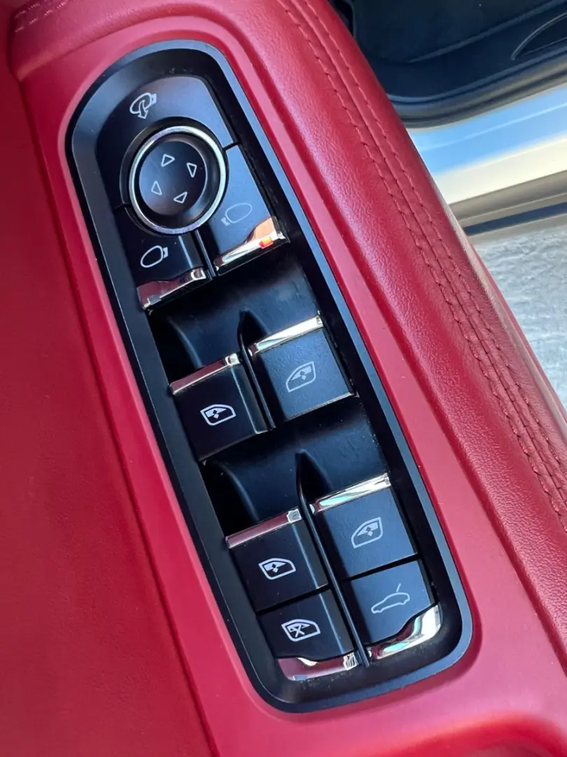 Macan Pano.21 RS Spyder PASM LED 14-Wege sitze