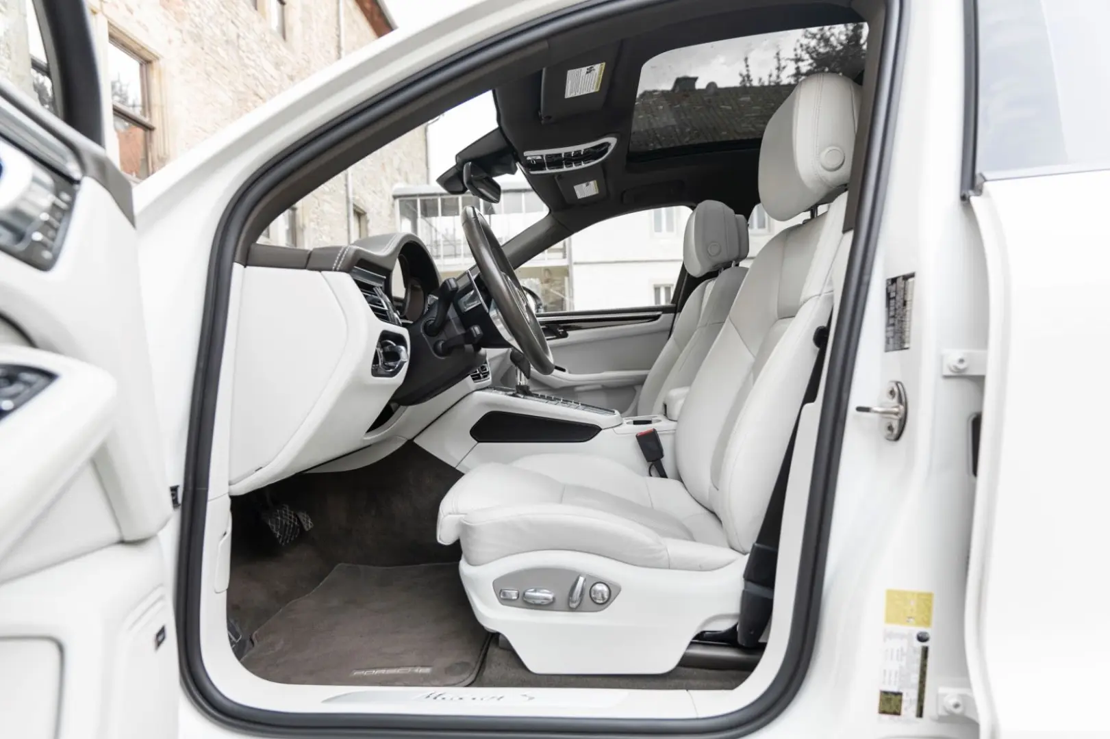 Macan S BOSE LED KAM CHRONO PANO CARPLAY