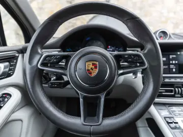 Macan S BOSE LED KAM CHRONO PANO CARPLAY