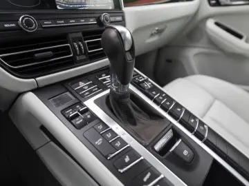 Macan S BOSE LED KAM CHRONO PANO CARPLAY